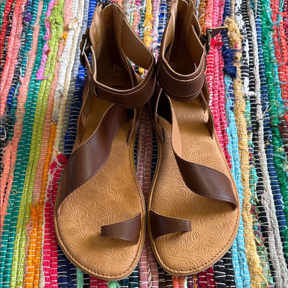 B.O.C. Women's Size 10 Brown and Tan Sandals